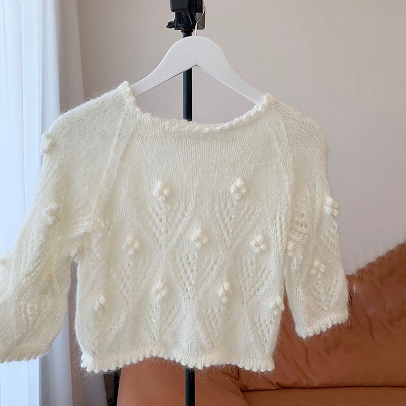 22 Rudens/ziemas smalks ziedu izšuvums, roku darbs ar dziļām piedurknēm, īss mohēras trikotāžas džemperis sievietēm